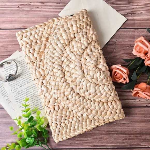 Star Posh Handbags - Natural Straw Rattan Clutch